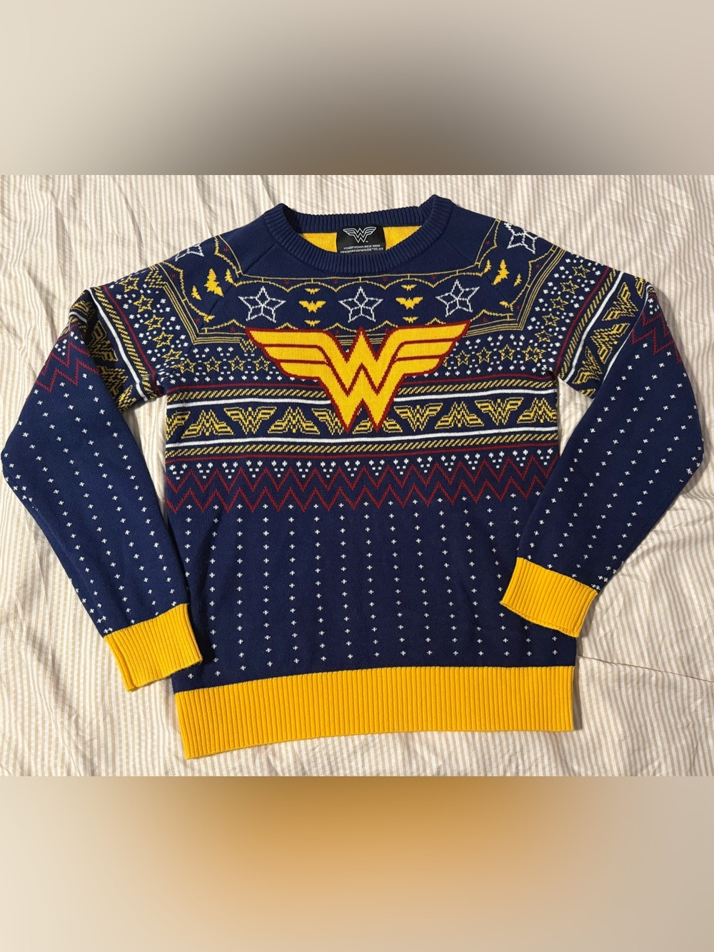 β¨DC Wonder Woman 100% Acrylic Sweaterβ¨